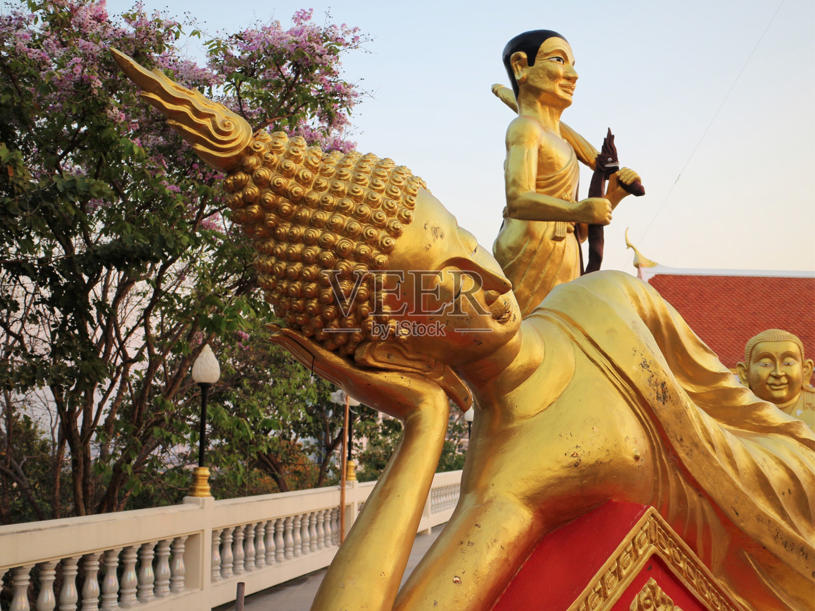 卧金佛照片摄影图片