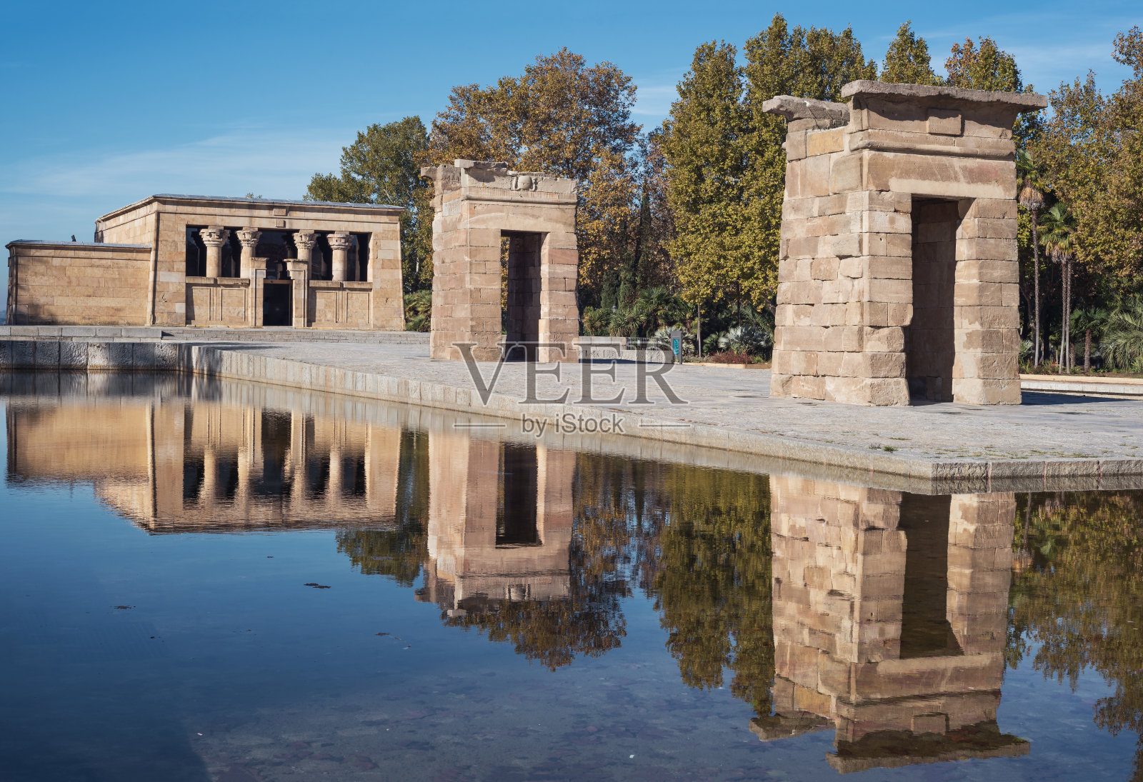 著名地标德博德，西班牙马德里埃及神庙。照片摄影图片