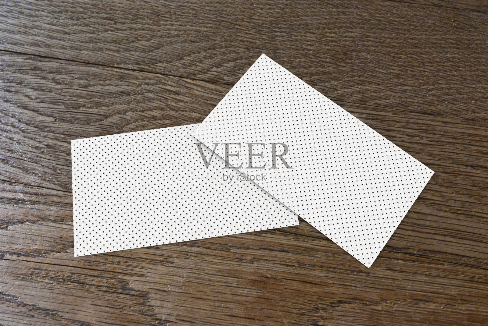 木头上的空白名片照片摄影图片