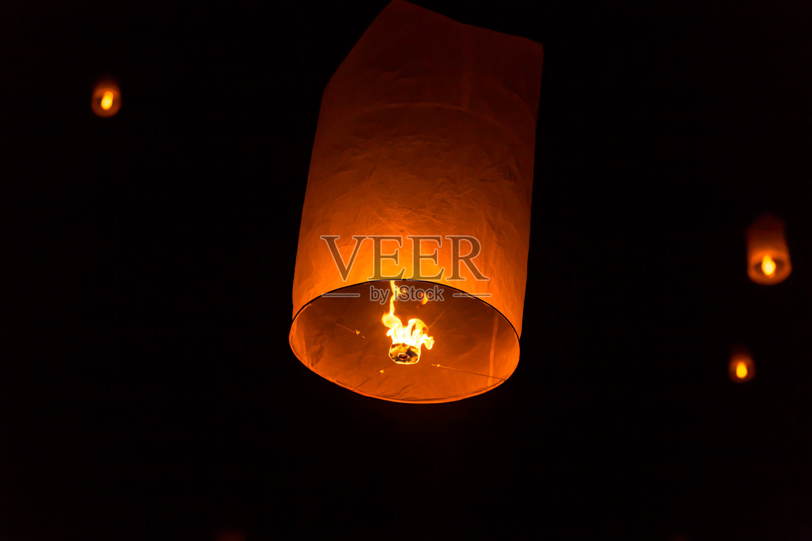 宜鹏节浮灯照片摄影图片