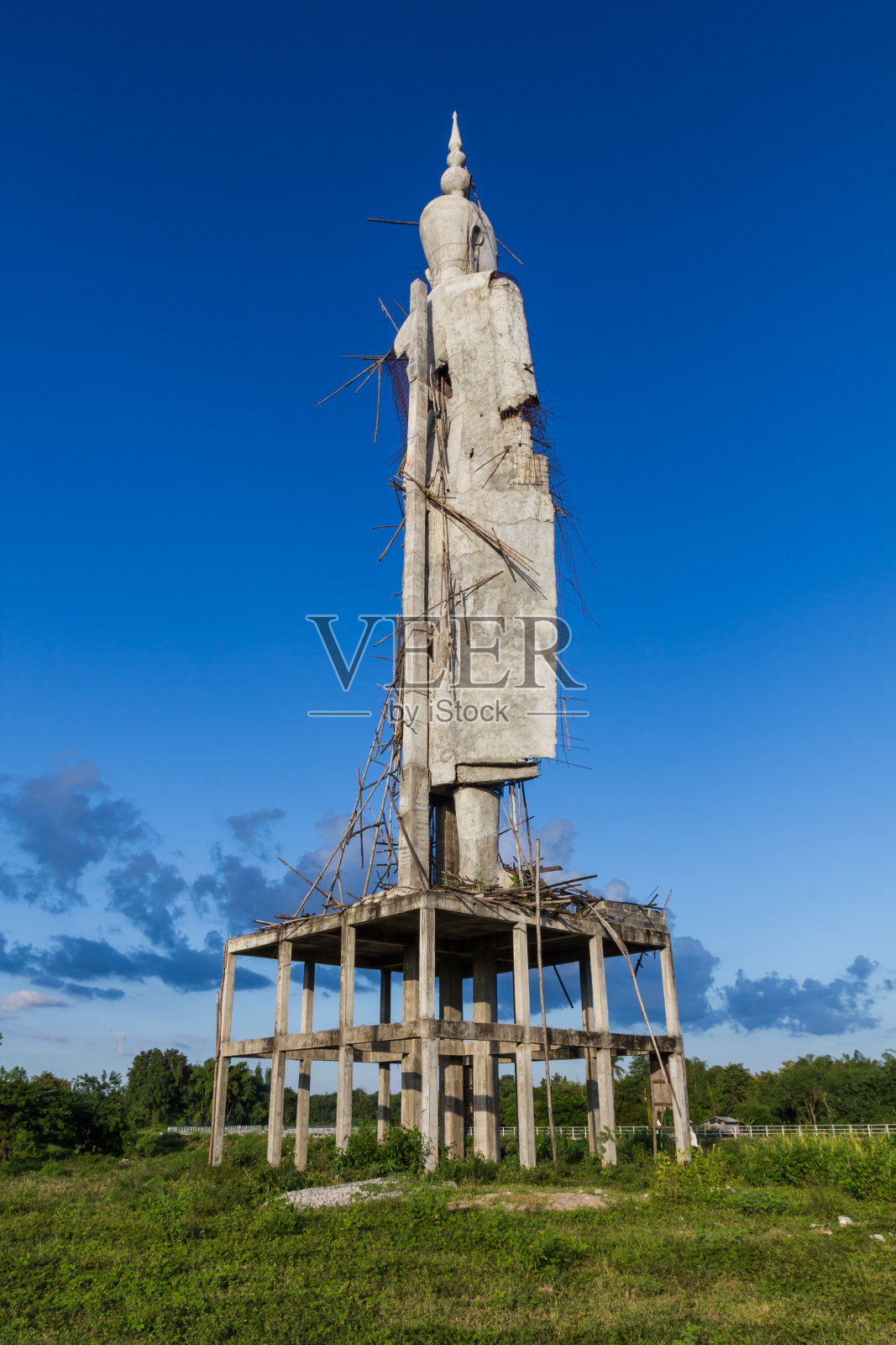 未完成的，不完整的具体佛像照片摄影图片