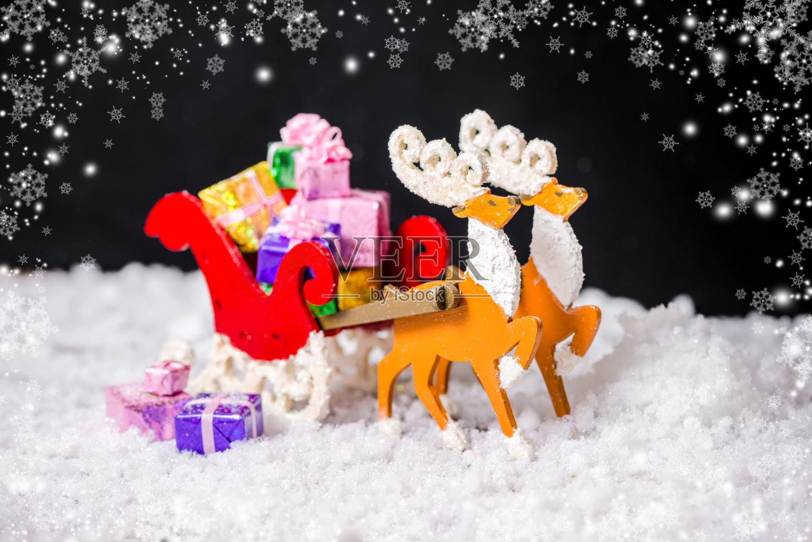 美丽的圣诞装饰驯鹿组成照片摄影图片