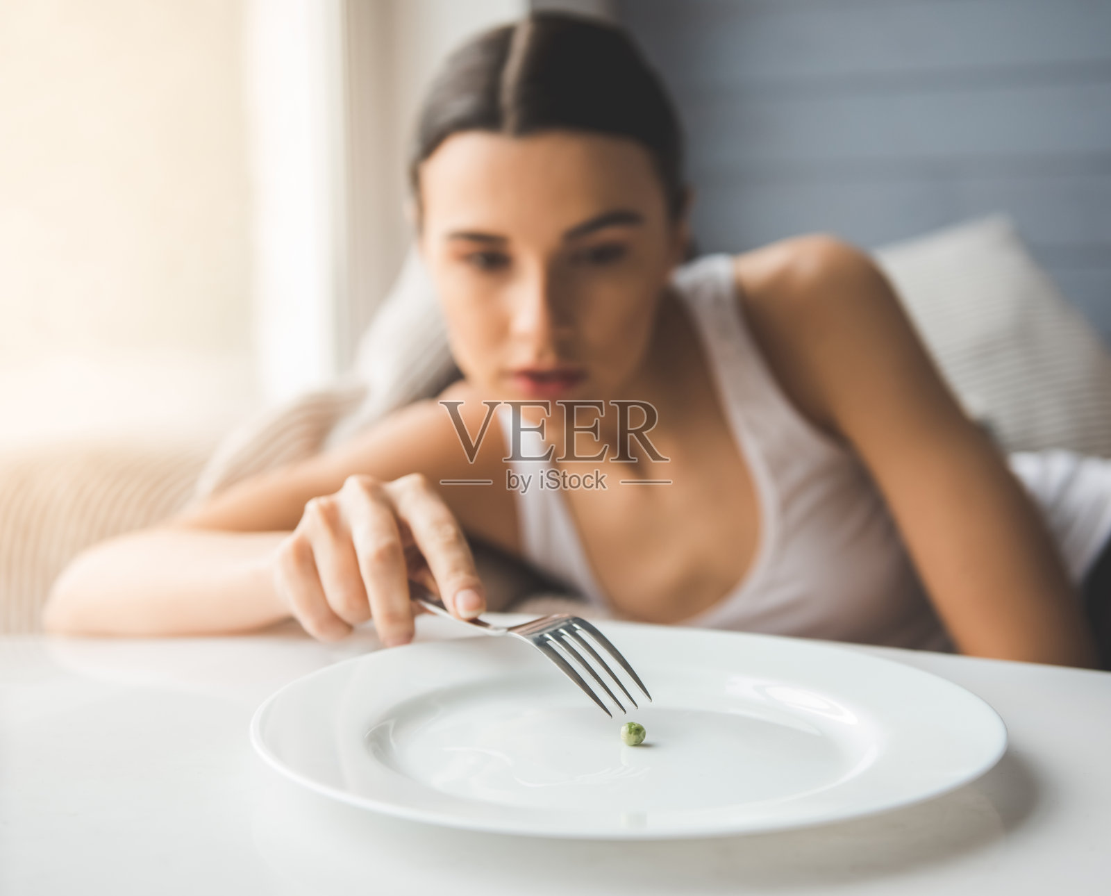 女孩保持饮食照片摄影图片