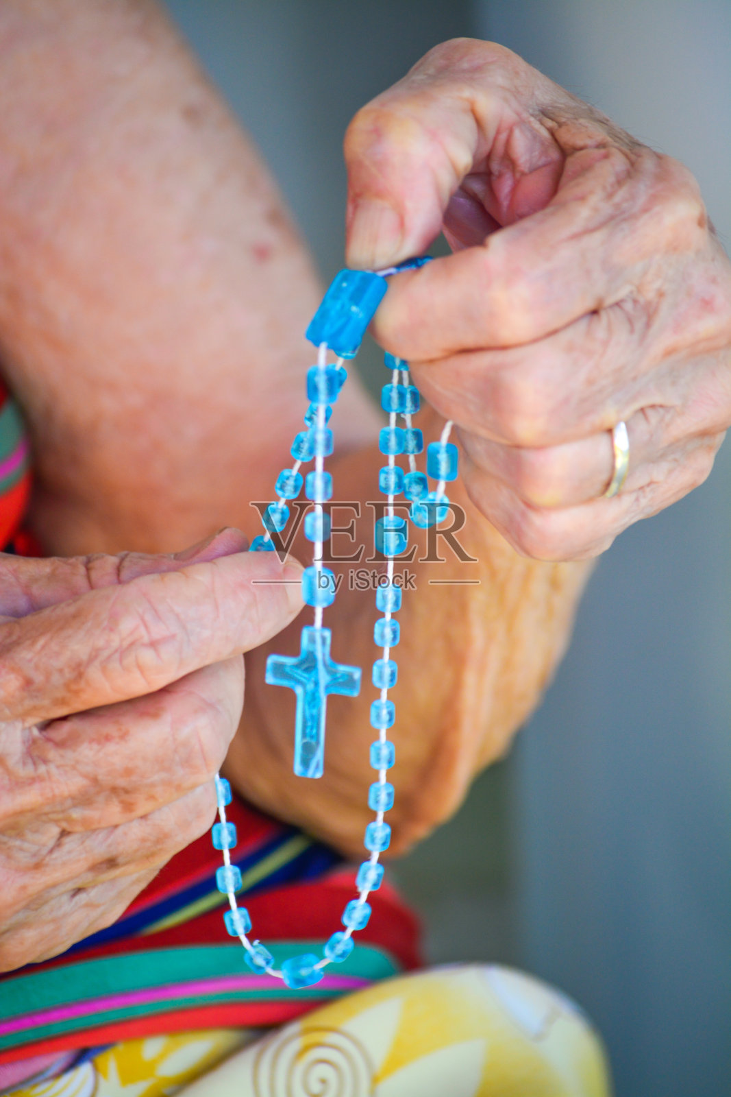 祈祷念珠照片摄影图片