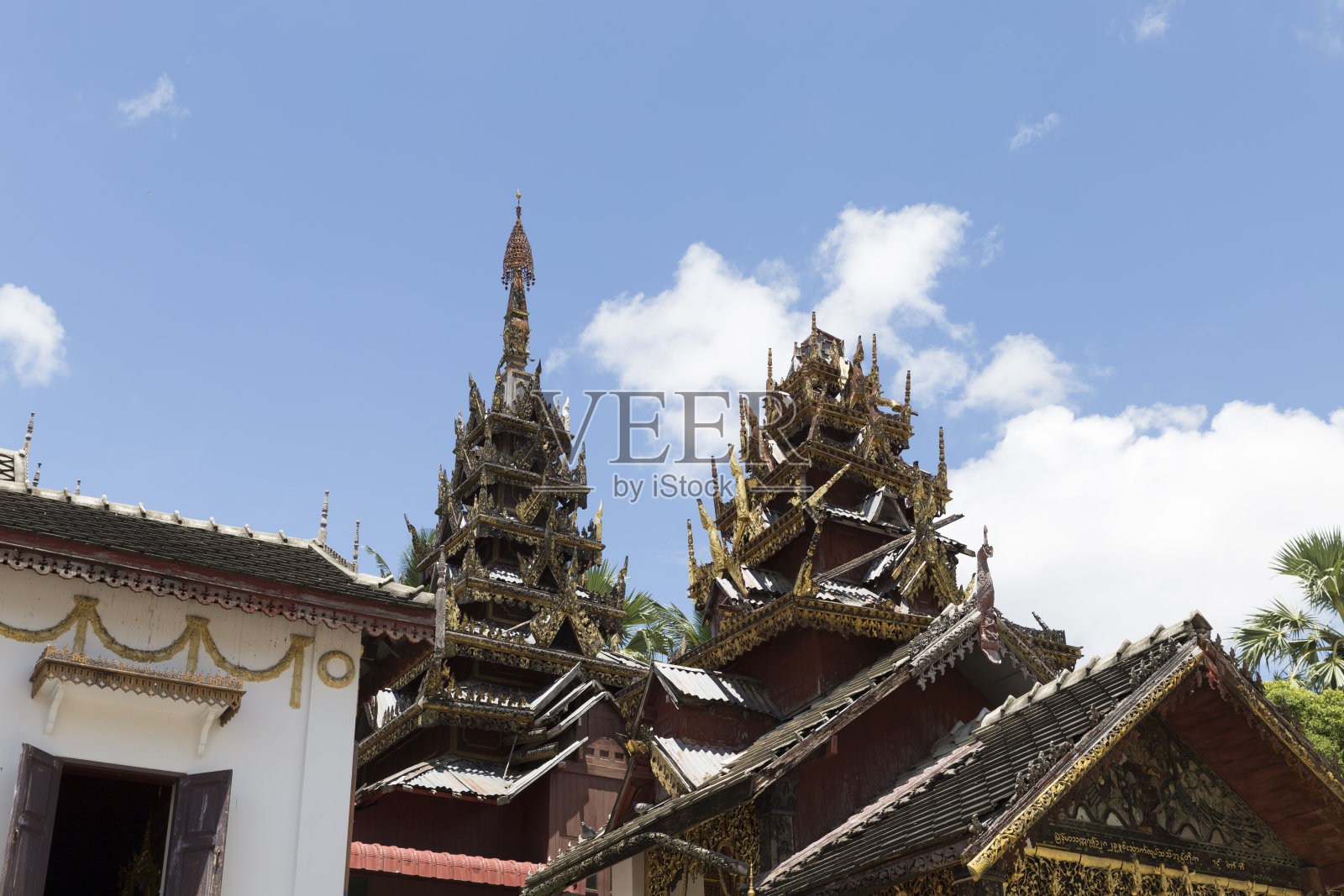 缅甸风格的佛教寺庙照片摄影图片