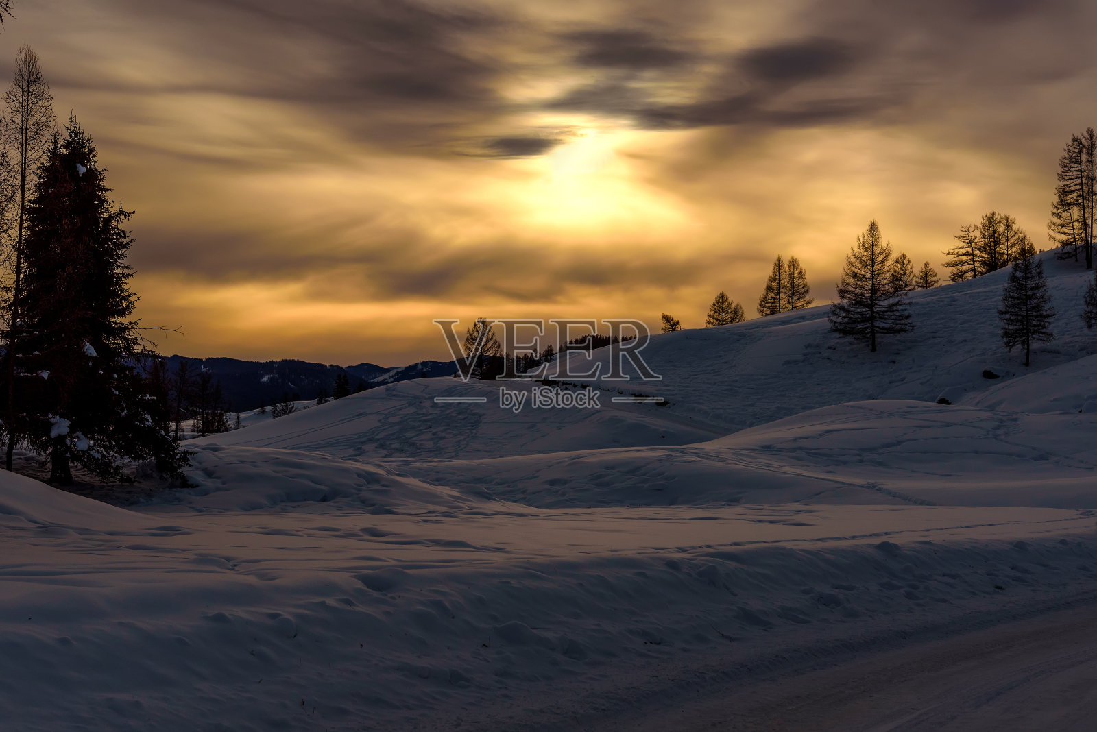 山日落雪太阳冬天照片摄影图片