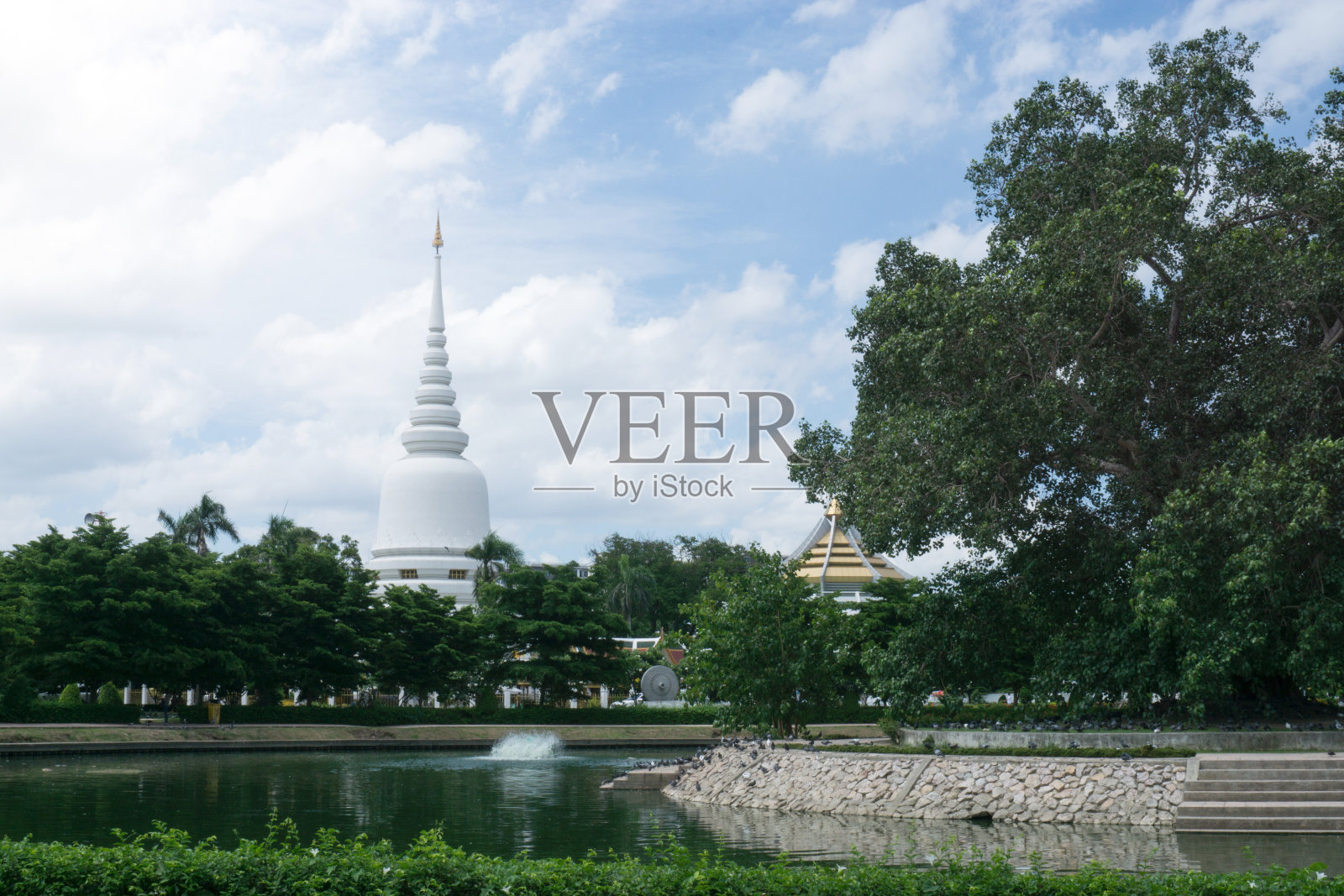 白塔的班照片摄影图片