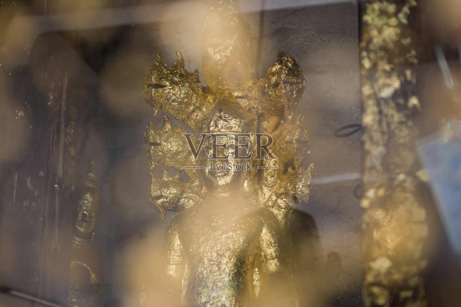 近距离的镀金佛像照片摄影图片