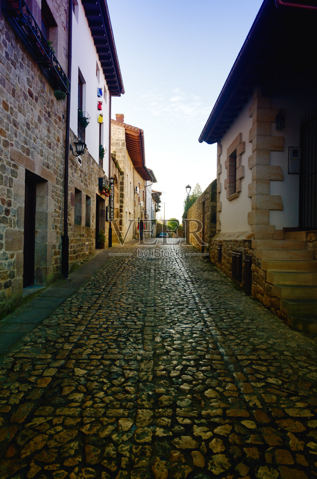 西班牙目的地，桑蒂利亚纳德尔马照片摄影图片