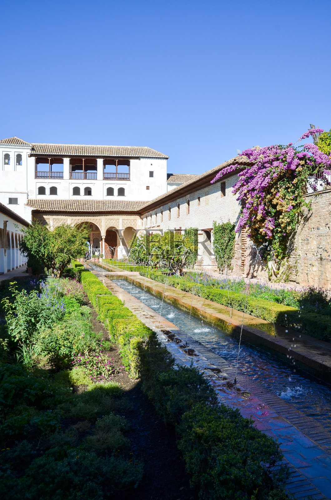 Alhambra，天井de la Acequia(西班牙)照片摄影图片