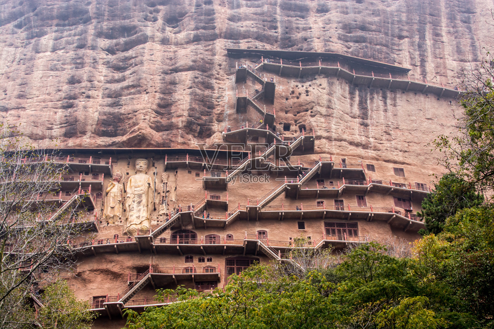 麦积山石窟照片摄影图片