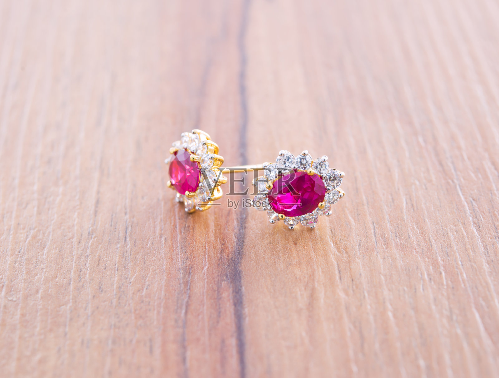 珠宝配件-蓝宝石耳环照片摄影图片