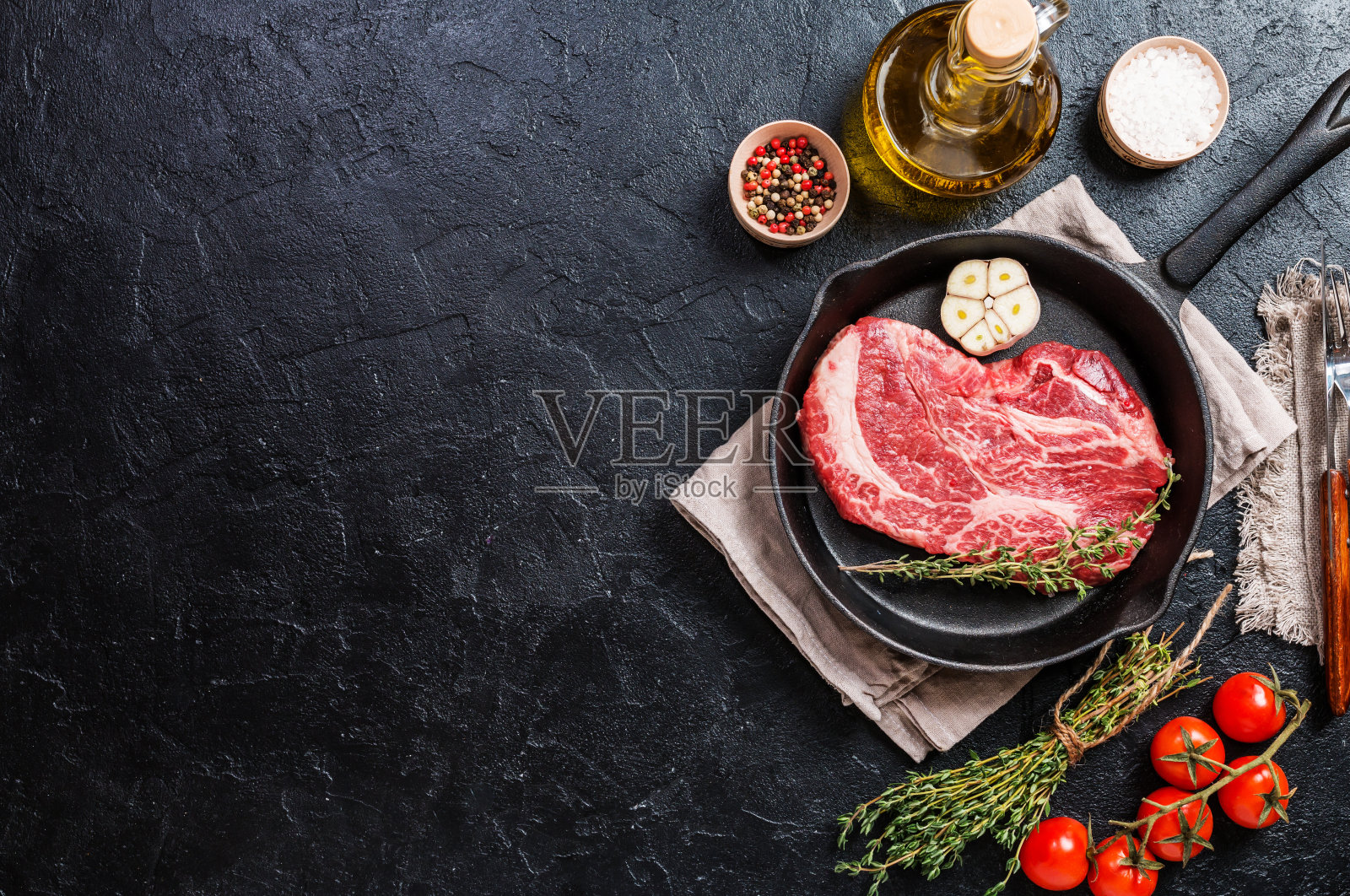生的新鲜肋眼牛排照片摄影图片