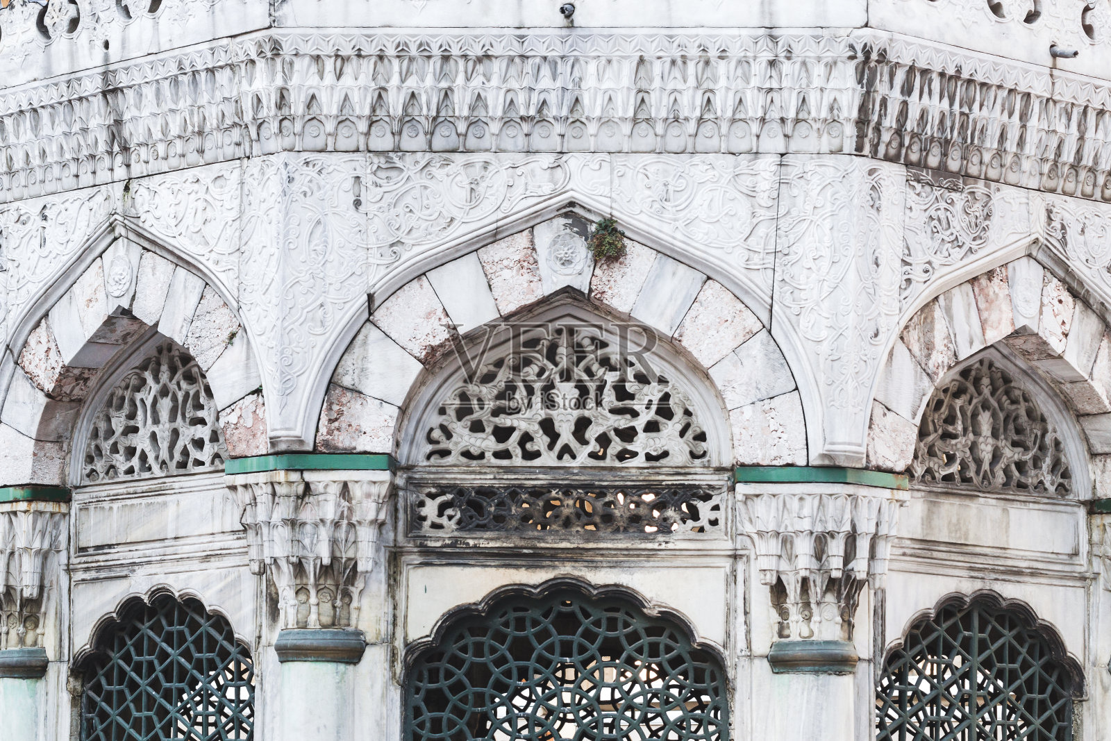 美丽的雕刻和正面清真寺在土耳其伊斯坦布尔照片摄影图片