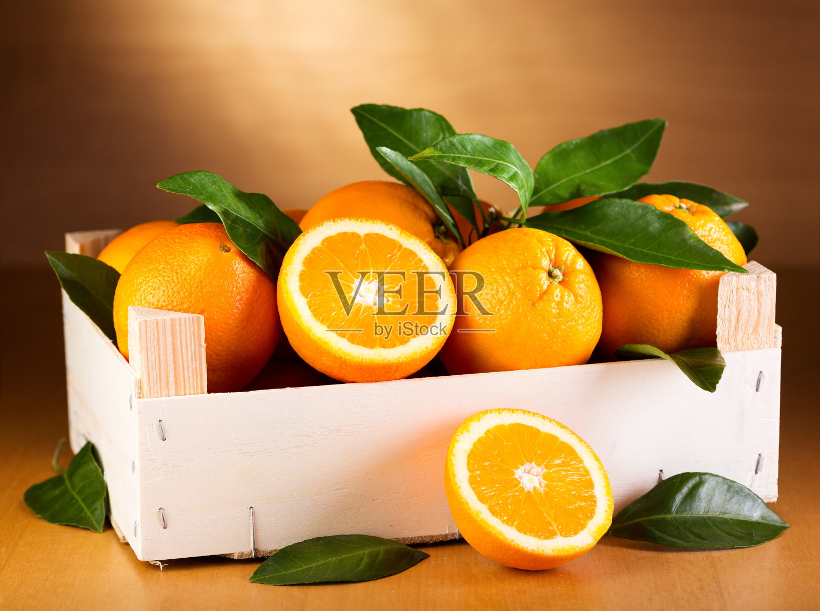 带叶子的新鲜橙子照片摄影图片