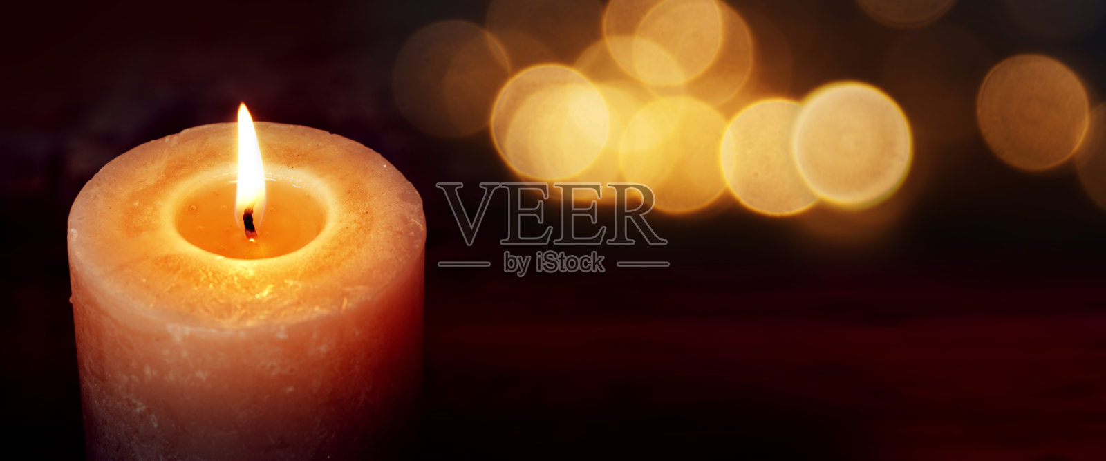 燃烧的蜡烛沉默片刻照片摄影图片