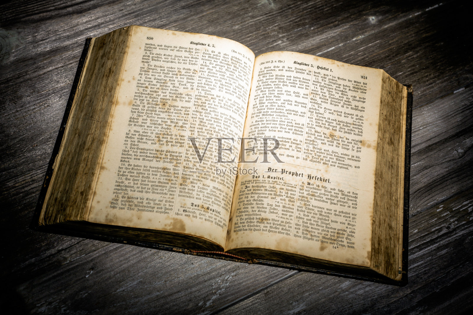 德国《圣经》照片摄影图片