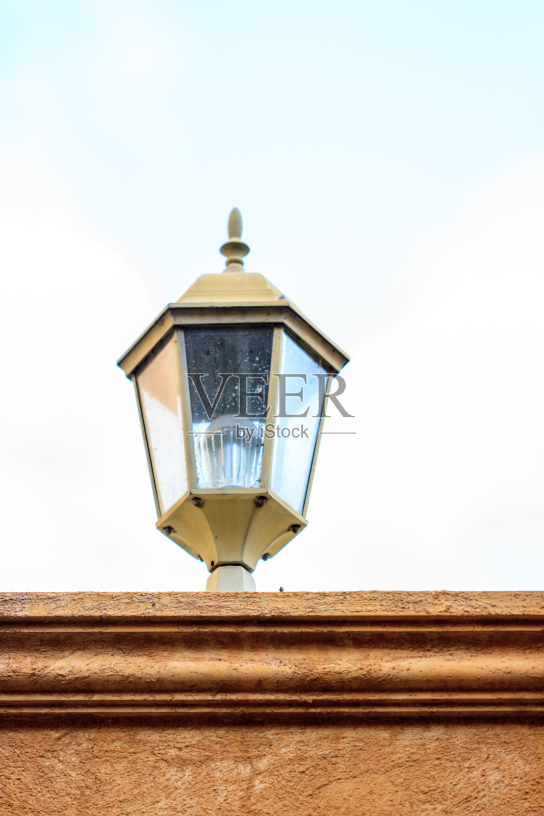 墙上的旧灯照片摄影图片