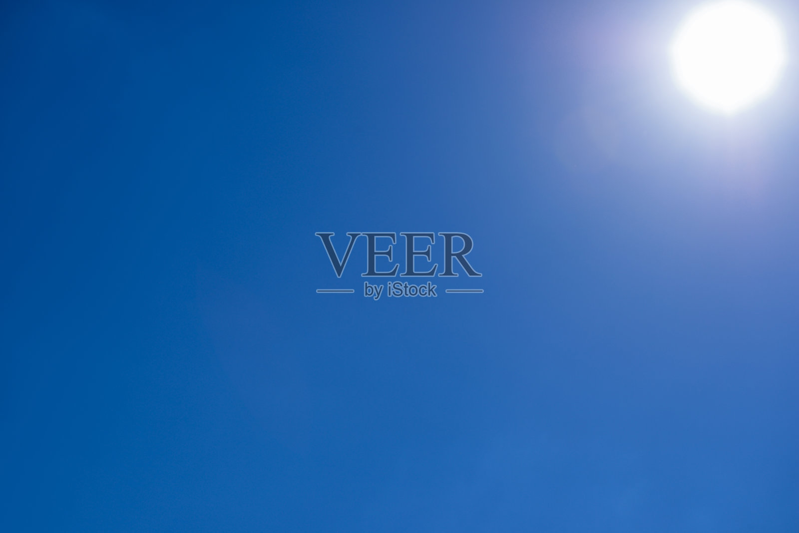 灿烂的太阳与蓝天(太阳在边境)照片摄影图片