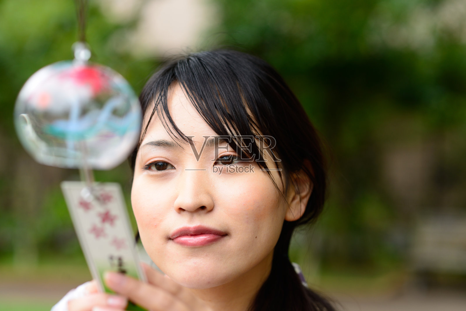 许愿的女人照片摄影图片