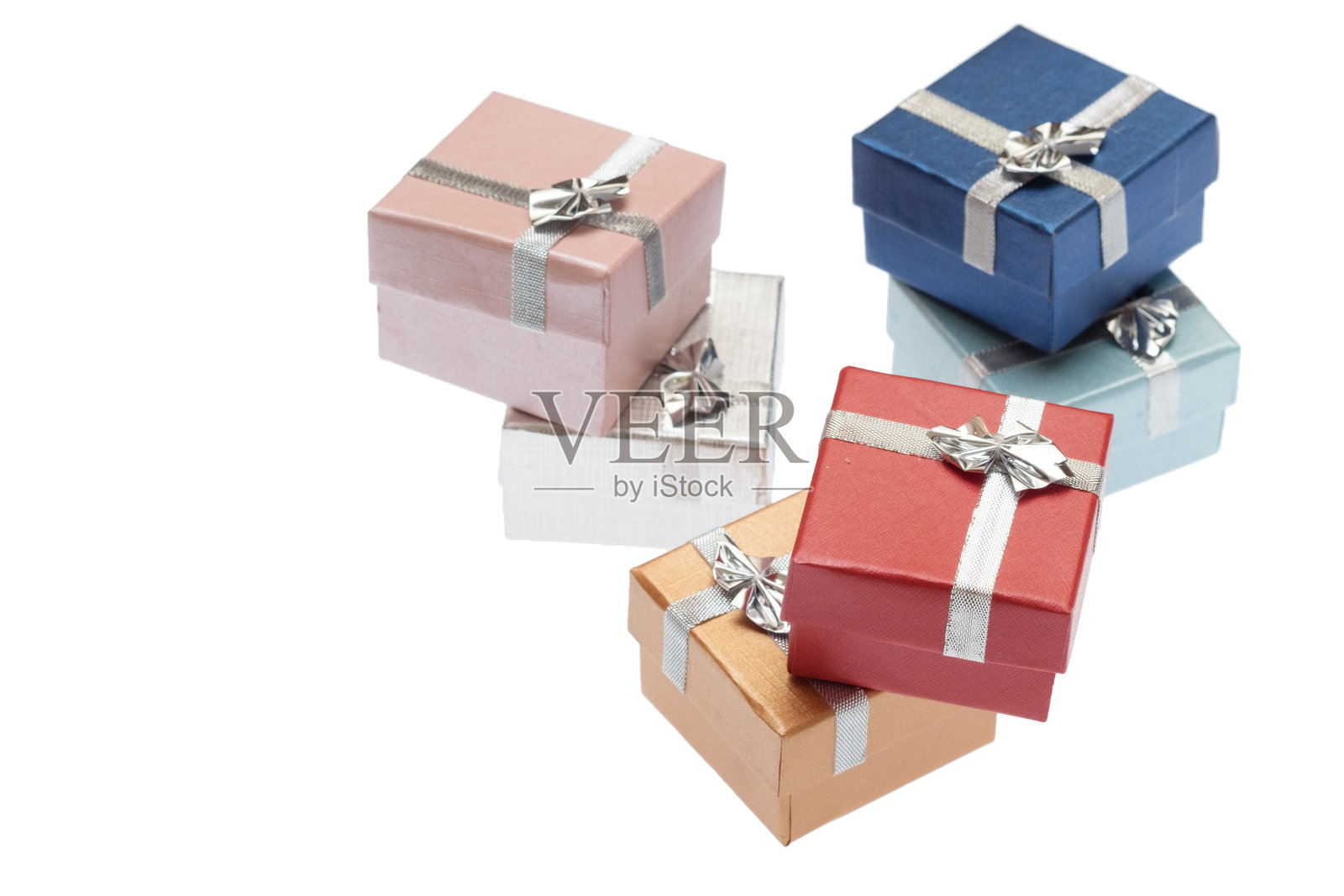 六个白色背景的圣诞礼物小盒子照片摄影图片