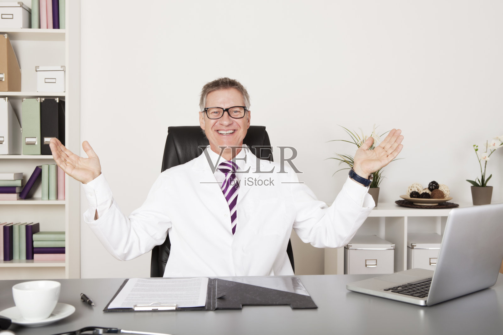 快乐男医生照片摄影图片