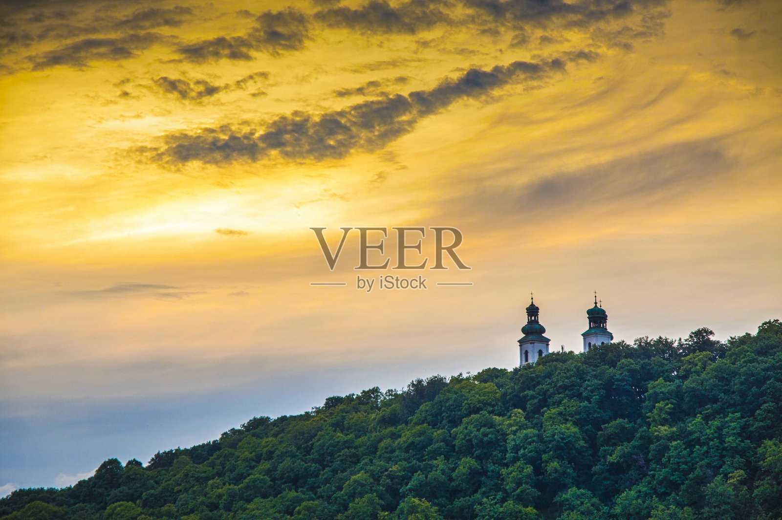 山上的教堂照片摄影图片