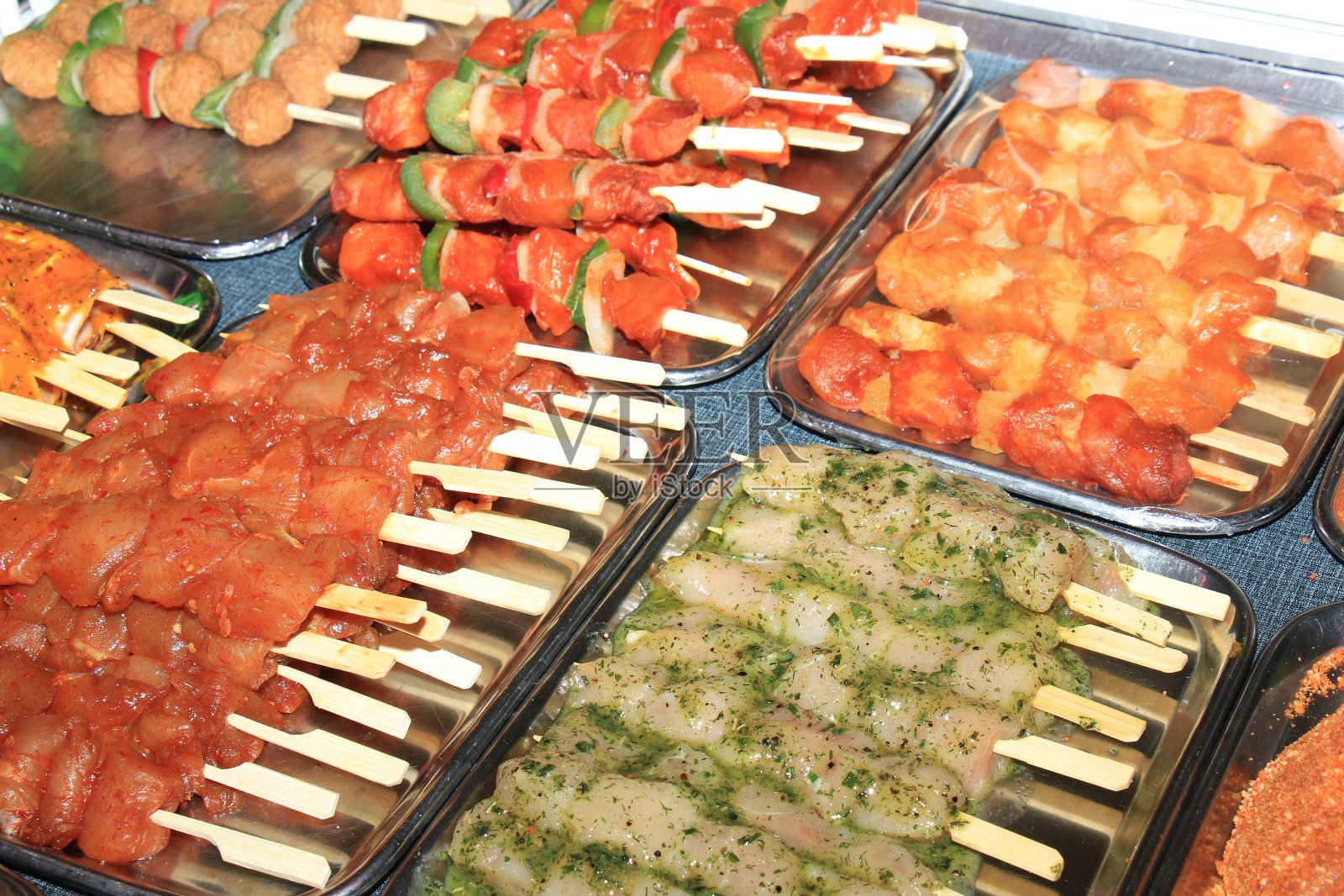 供烧烤用的新鲜家禽产品照片摄影图片