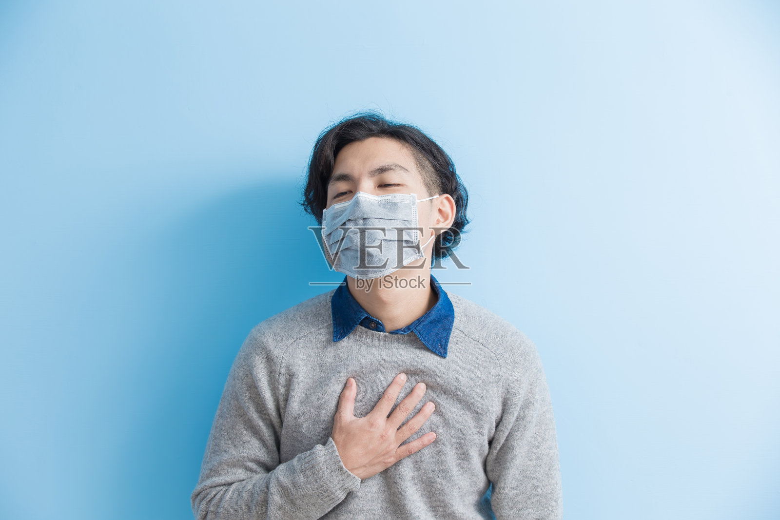 男人心痛照片摄影图片