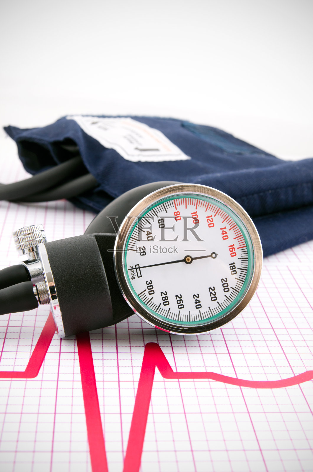 医学背景下的血压计照片摄影图片