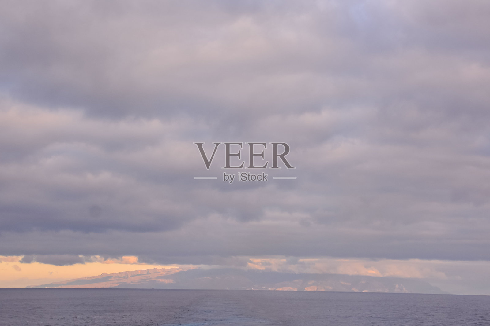 日落时的彩云照片摄影图片