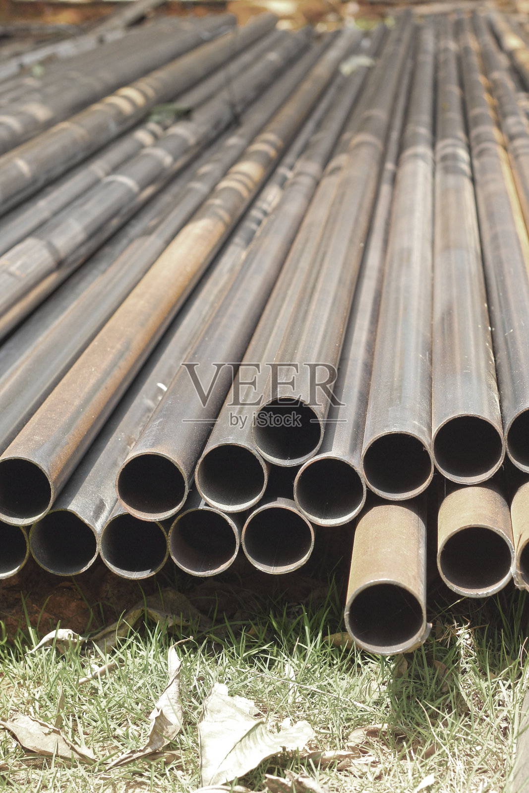 工业用钢管的堆叠照片摄影图片