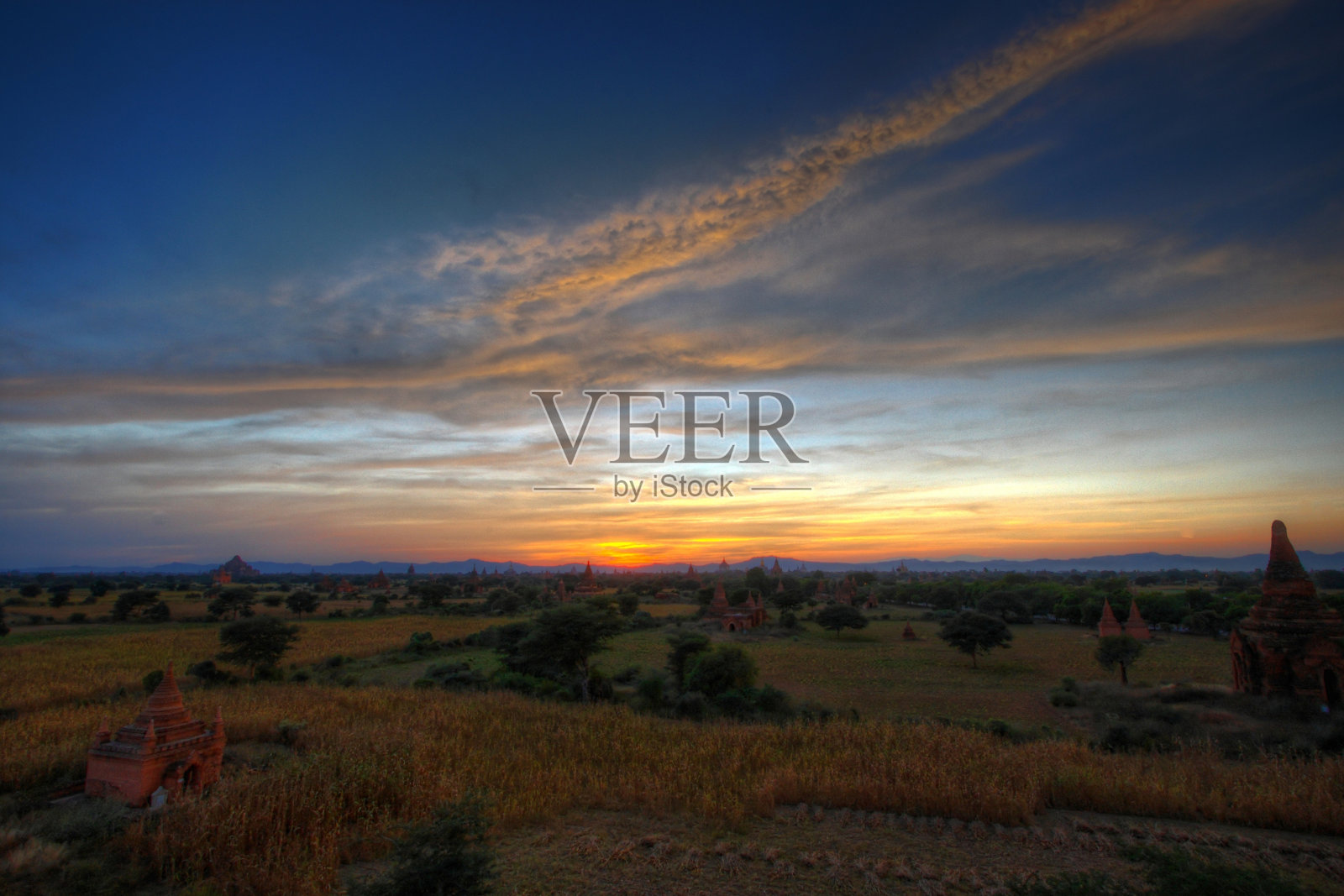 日落在蒲甘。照片摄影图片