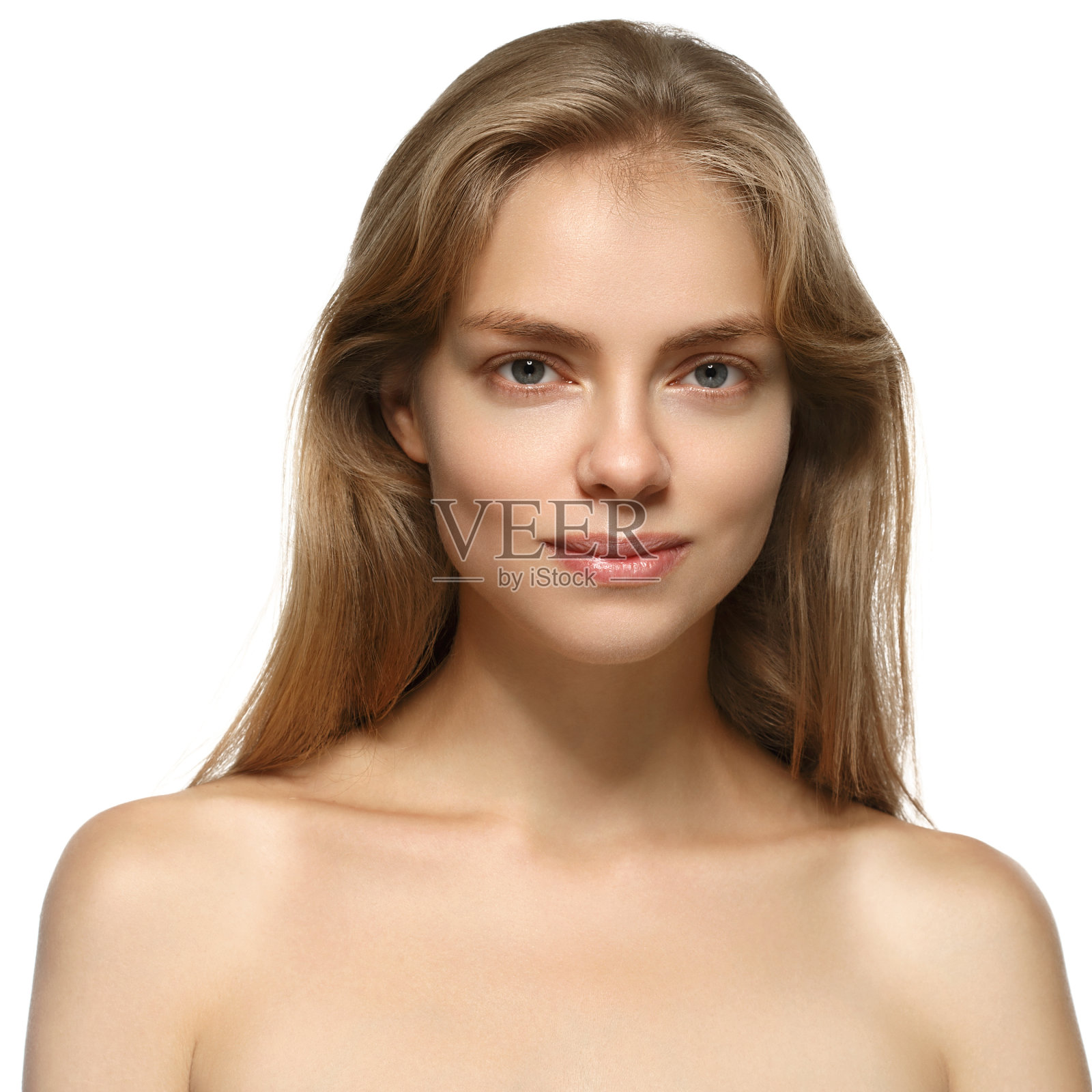 漂亮的金发女人，有着完美的皮肤。孤立在白色的。照片摄影图片