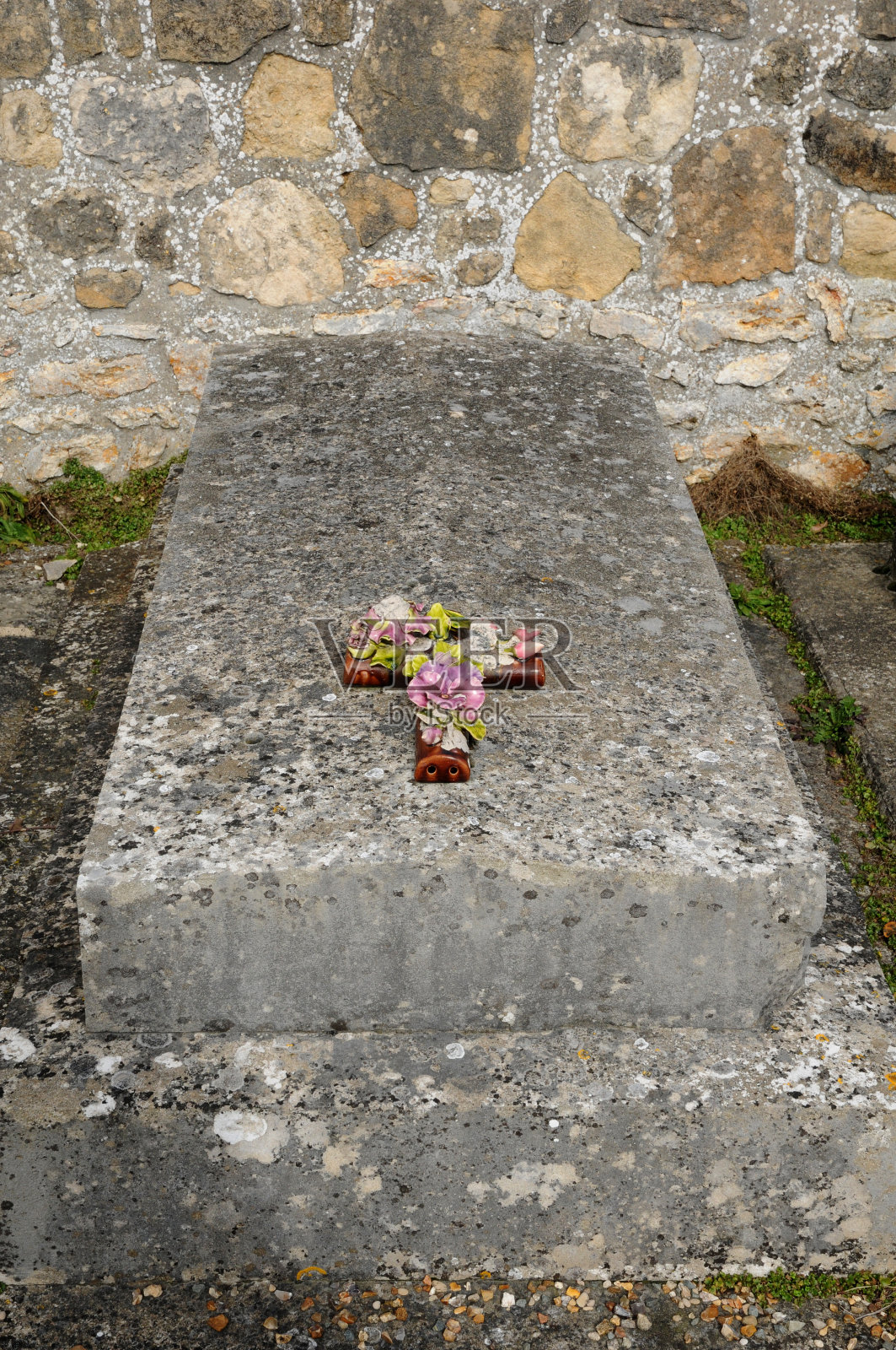 瓦尔·瓦兹，古迪曼什公墓的旧坟墓照片摄影图片