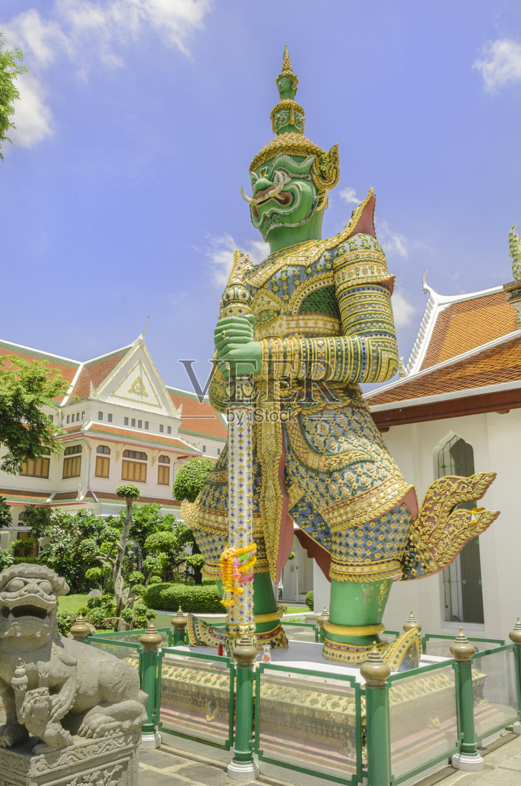 恶魔守护雕像在Wat arun，曼谷照片摄影图片