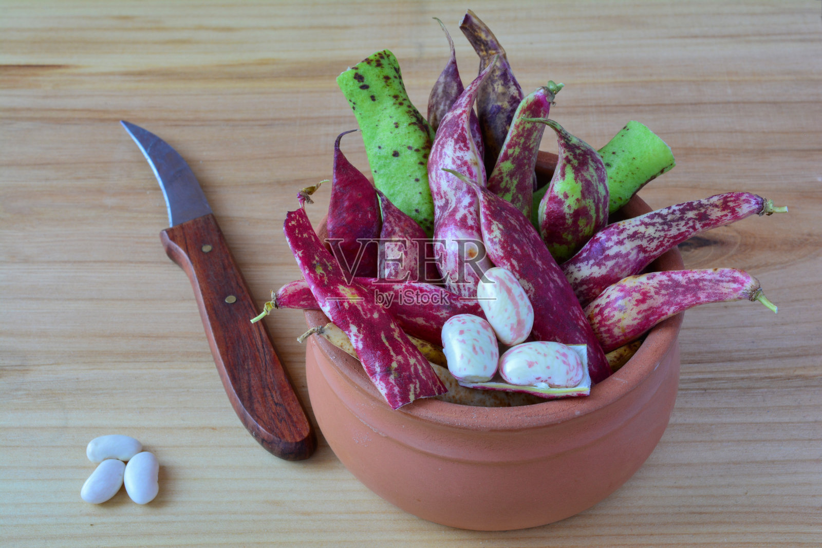 有机红豆陶罐照片摄影图片