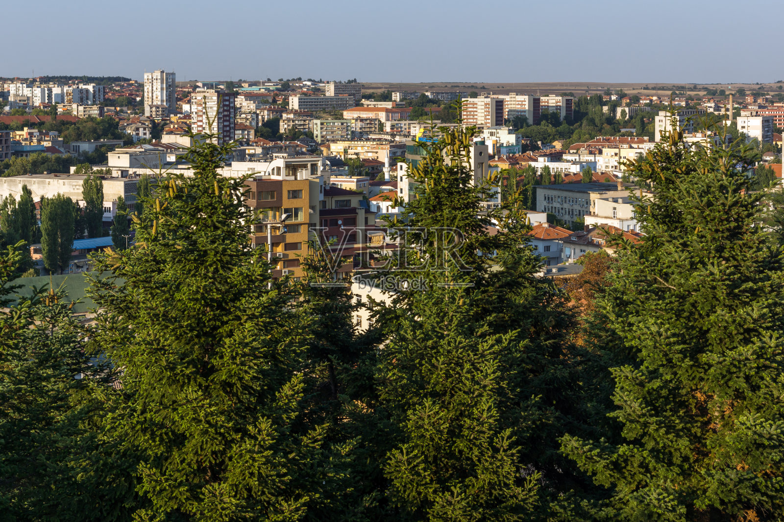 圣母玛利亚纪念碑上令人惊叹的哈斯科沃日落景观照片摄影图片