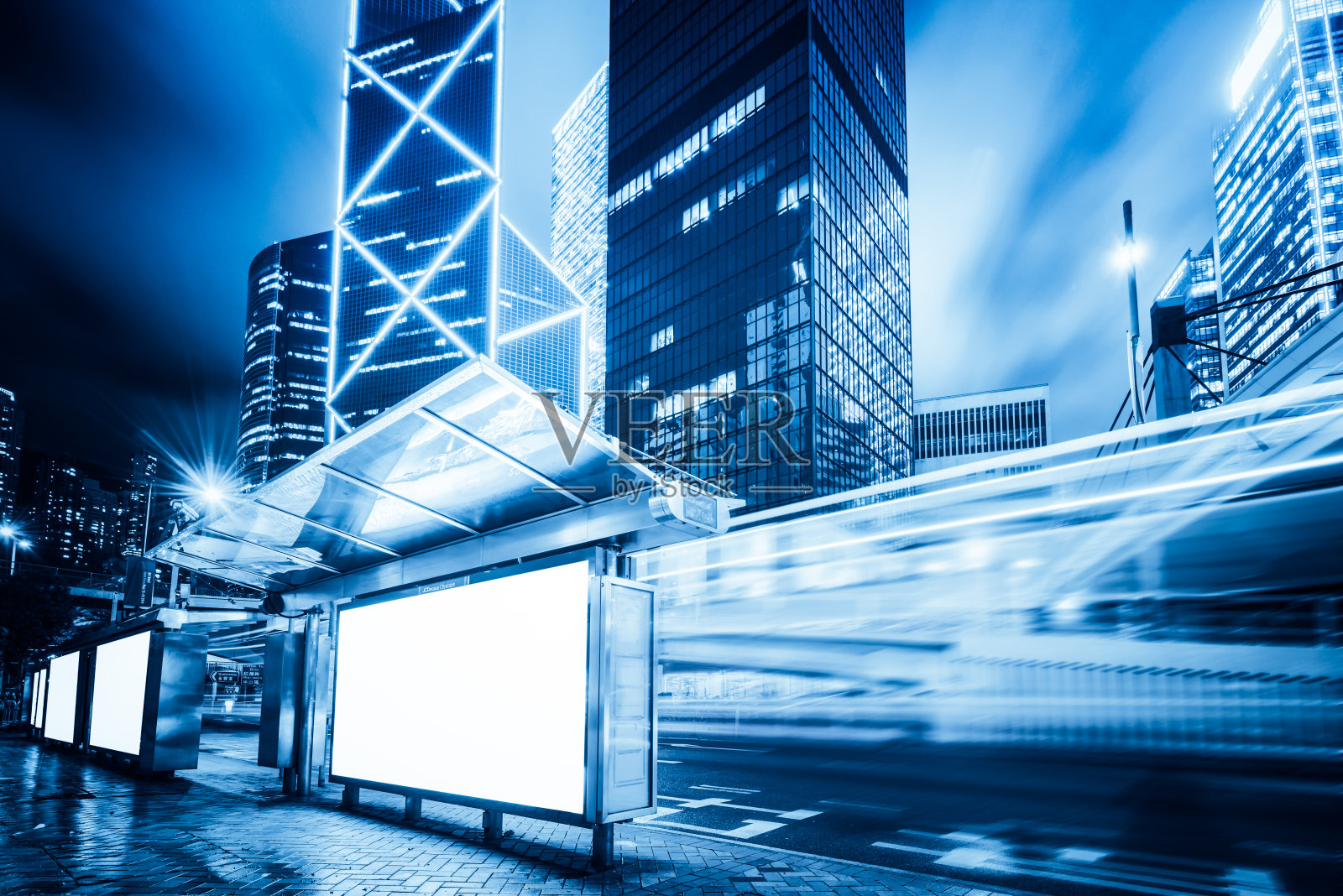 公车站广告牌照片摄影图片