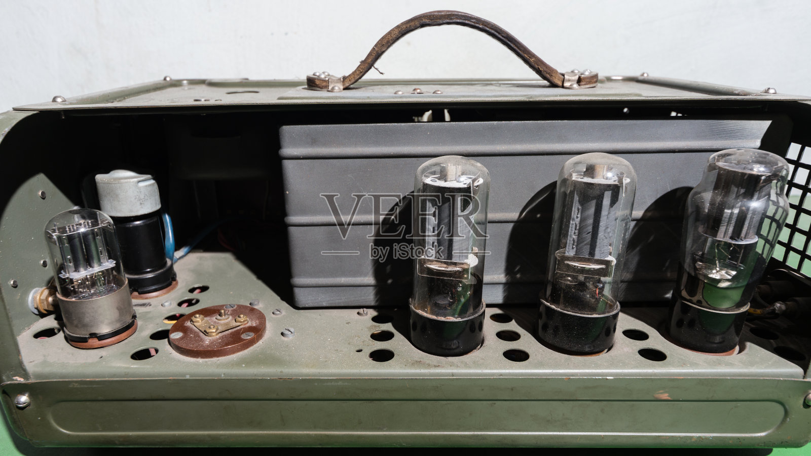 老式电子管放大器照片摄影图片