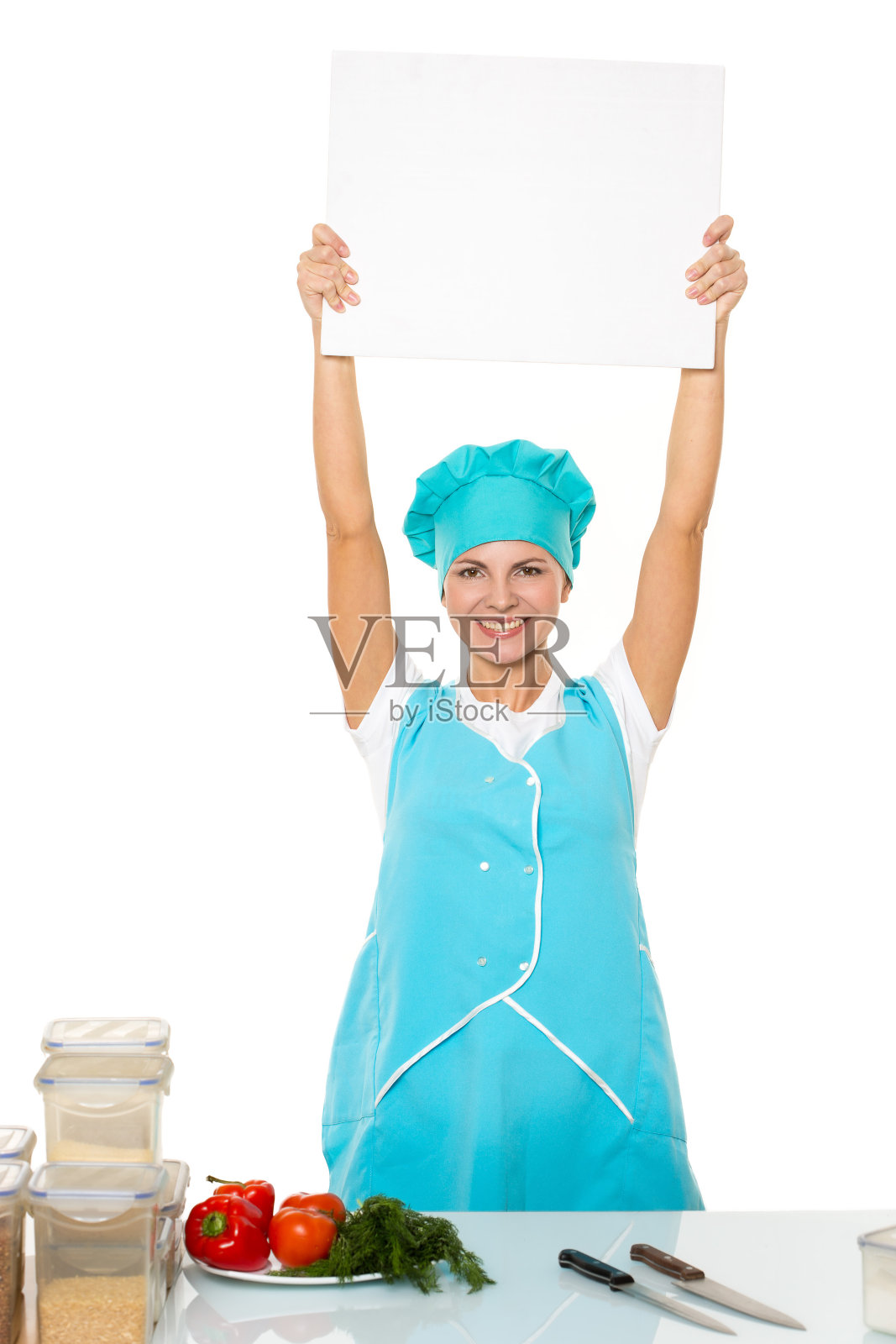 漂亮的女厨师拿着白色盘子。孤立。vvery快乐照片摄影图片