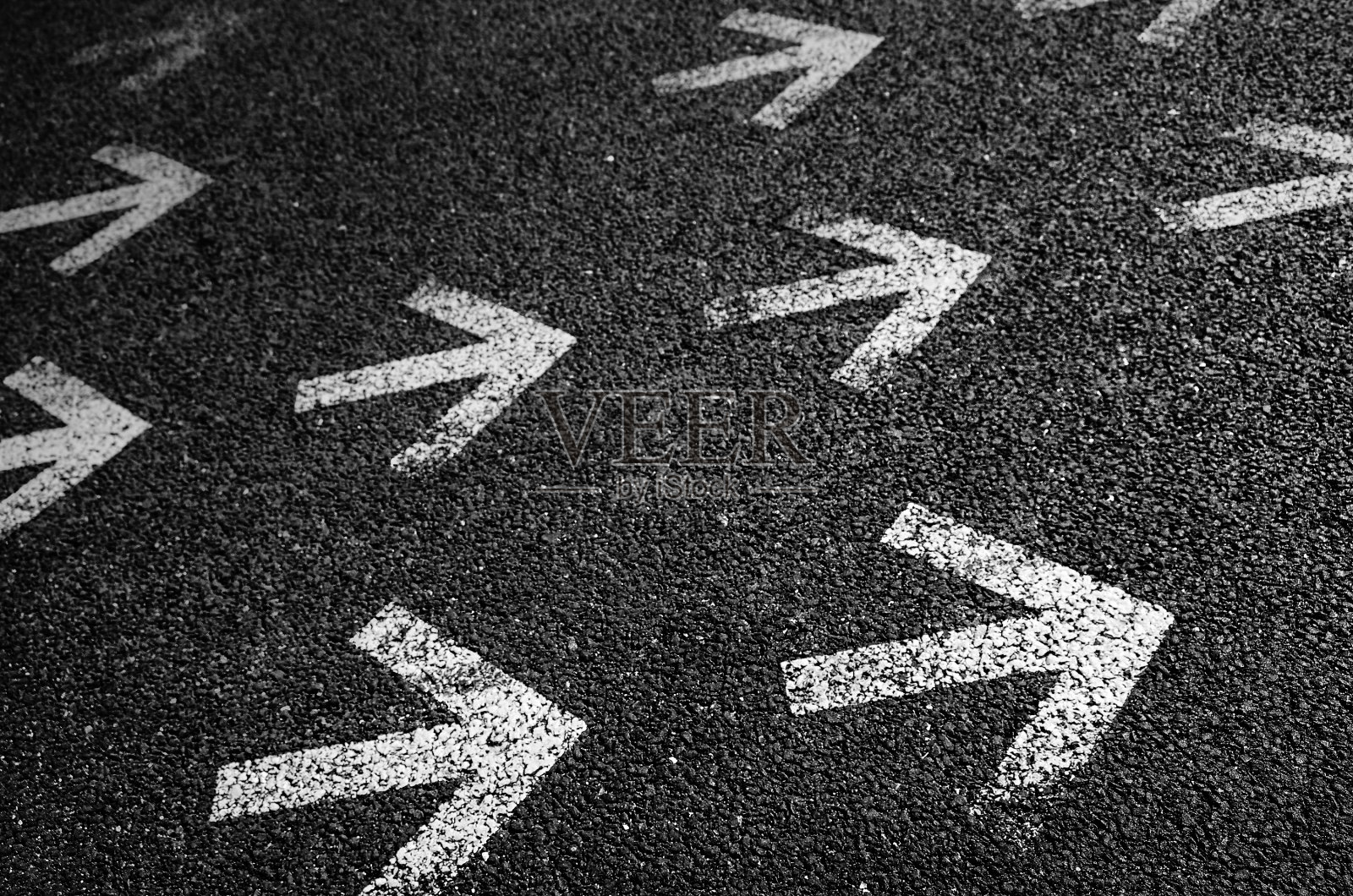 箭在沥青照片摄影图片