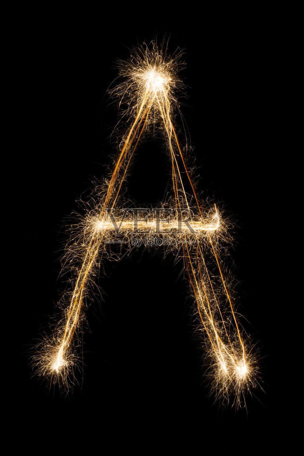 英文字母A从火花字母在黑色背景。照片摄影图片