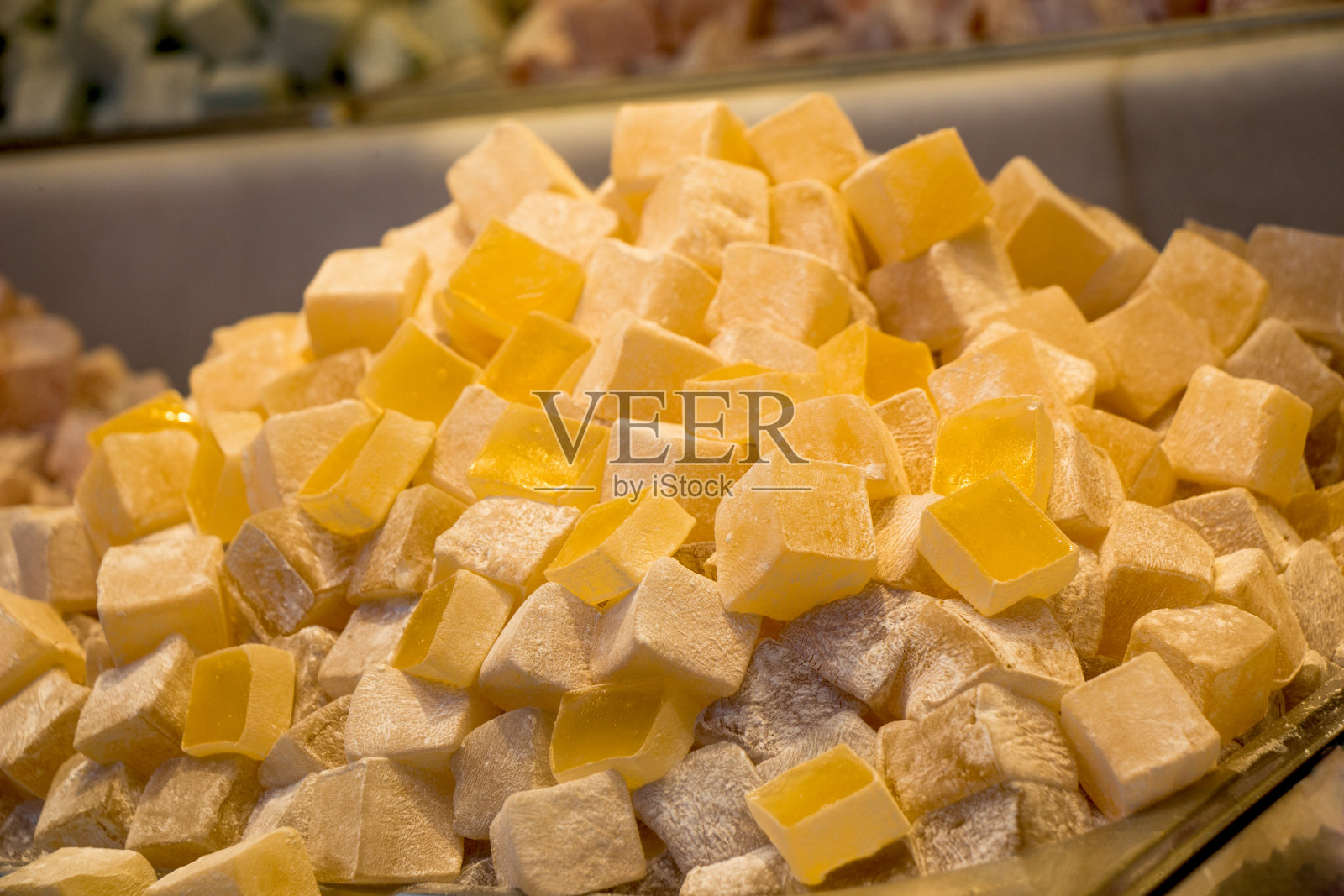 市场上有不同种类的土耳其软糖照片摄影图片