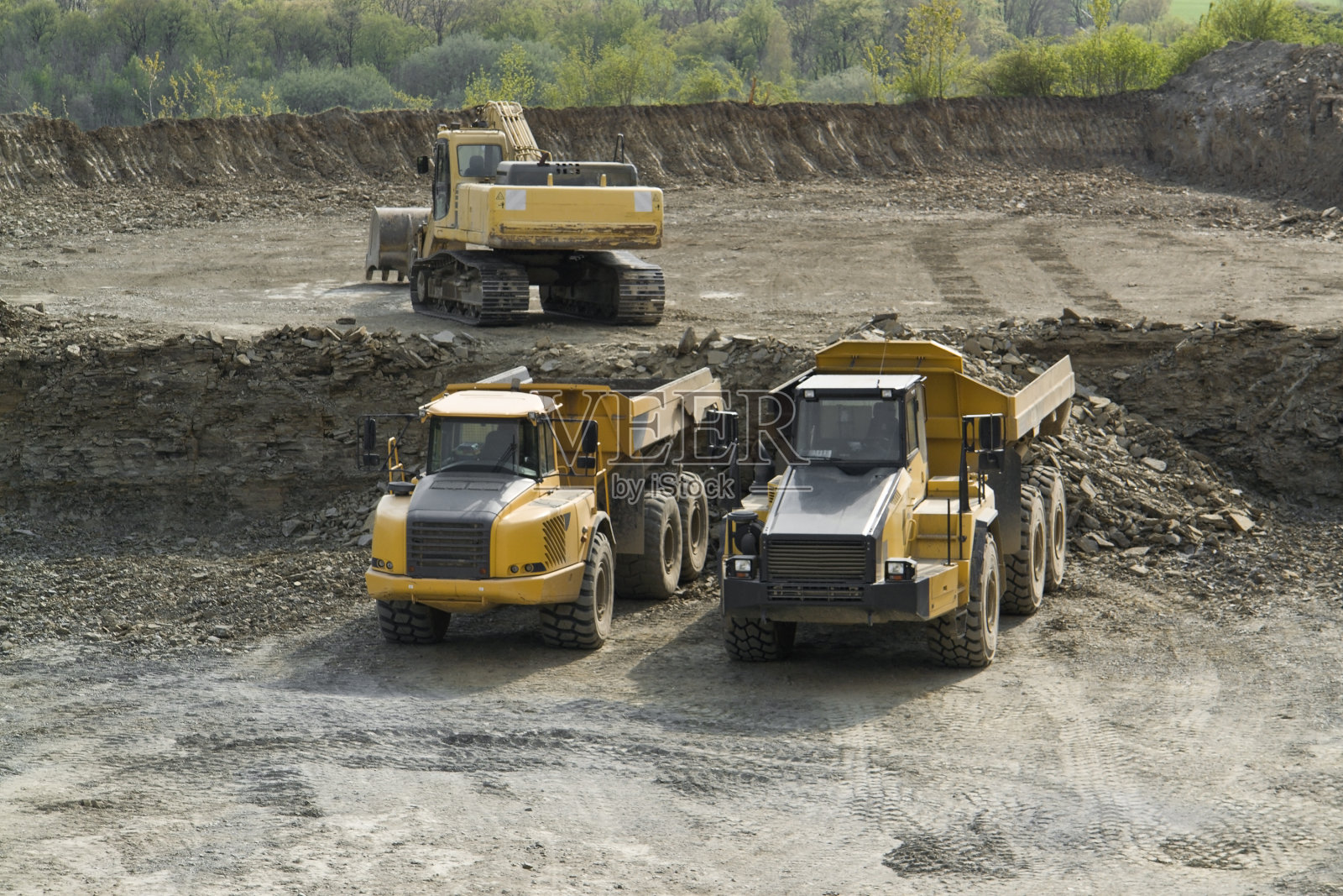 挖掘机和卡车照片摄影图片