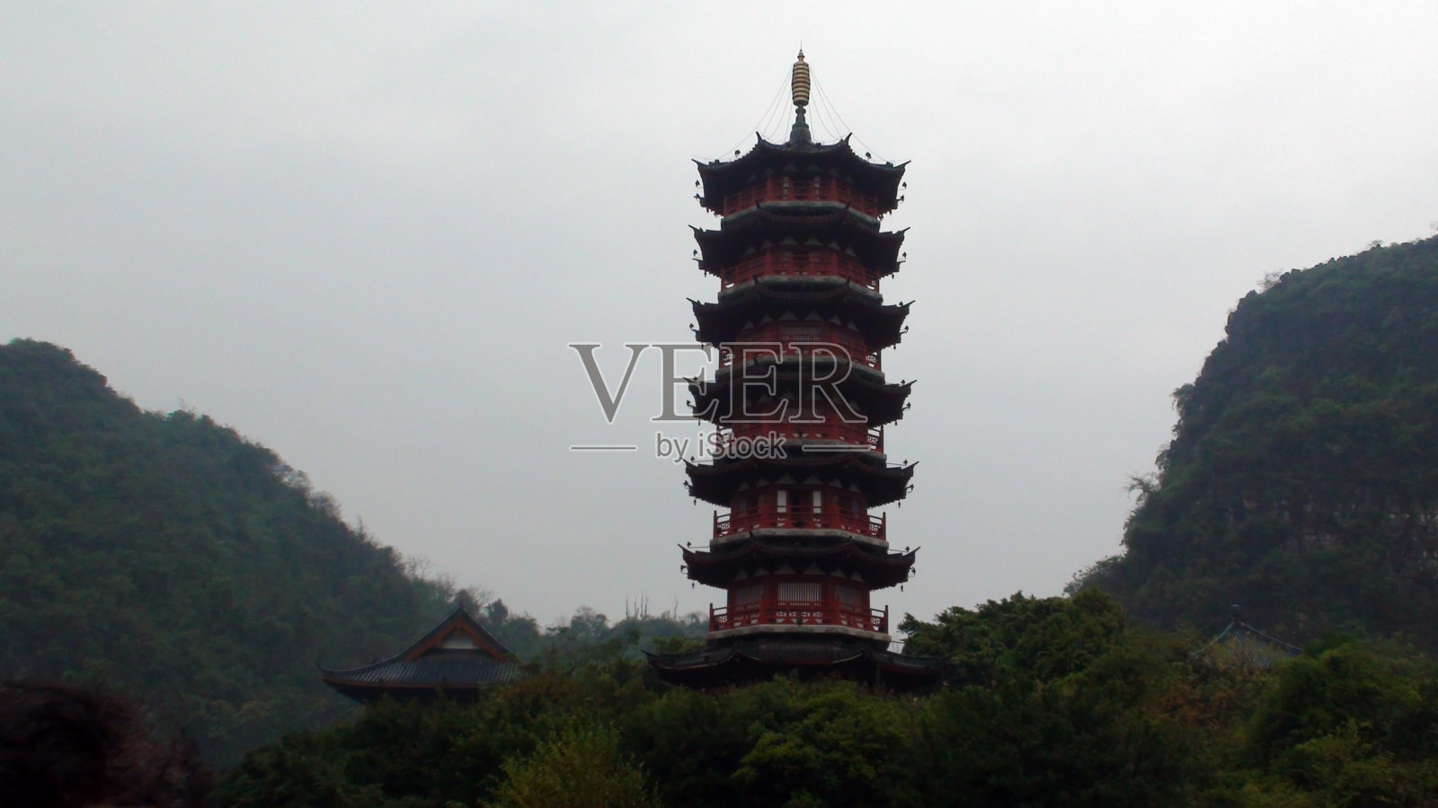 中国桂林木龙湖公园宝塔照片摄影图片