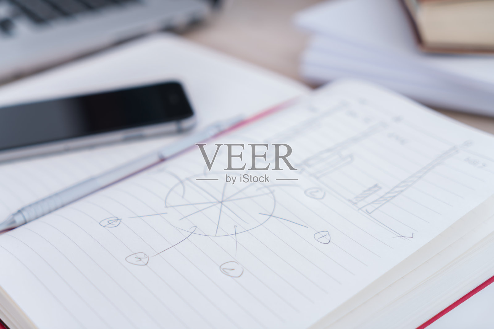 带笔记本电脑的财务图表照片摄影图片