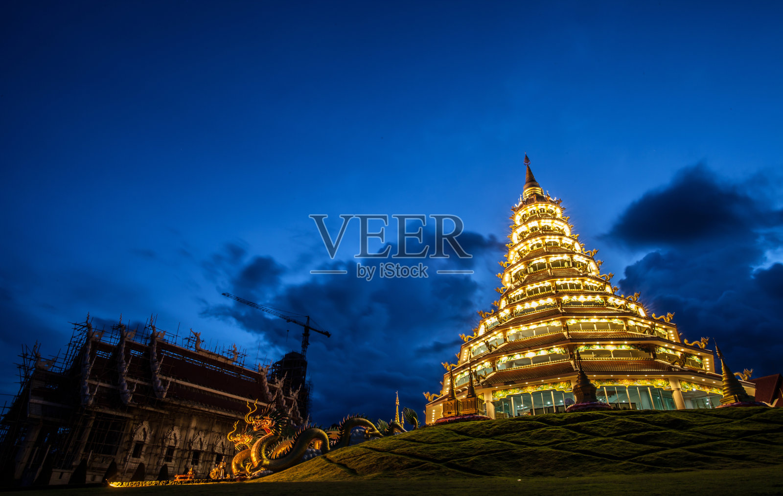 Wat Huay Pla Kang位于泰国清莱省。照片摄影图片