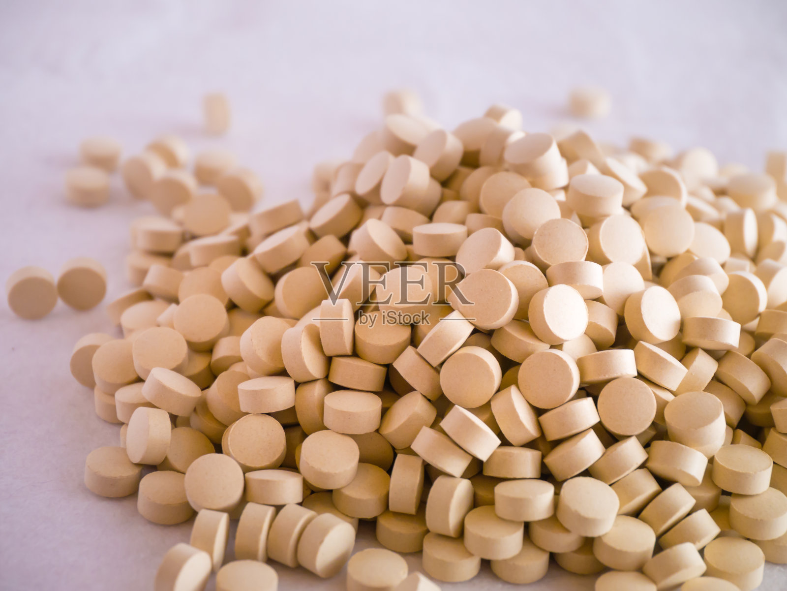 大量的药物溢出照片摄影图片