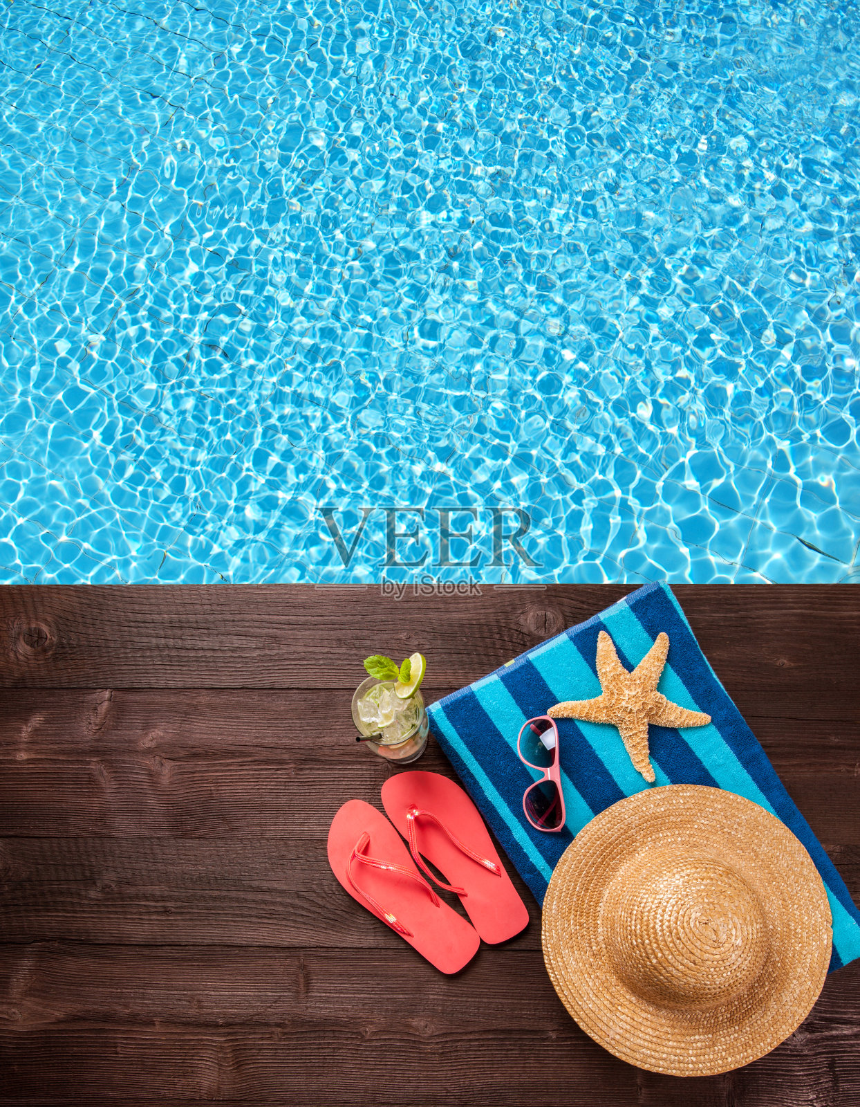 木板上的夏季配件照片摄影图片